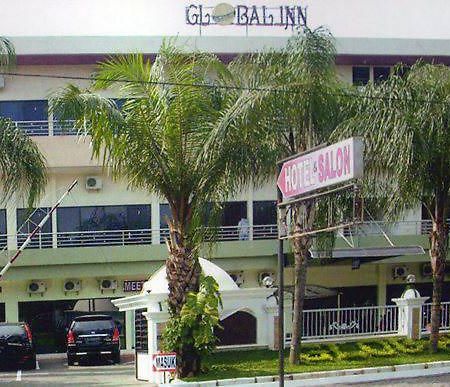 Global Inn Keluarga Sedati Екстер'єр фото